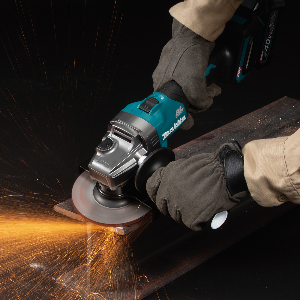 Makita akumulatorska kutna brusilica XGT GA008GM201 (125mm, 40Vmax, Li-ion, 2x4,0Ah) brushless motor