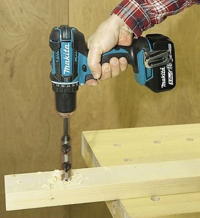 Makita akumulatorska bušilica-izvijač DDF482RFE3B (18V,3.0Ah,Li-ion), 2 baterije, kofer, punjač -Black Edition