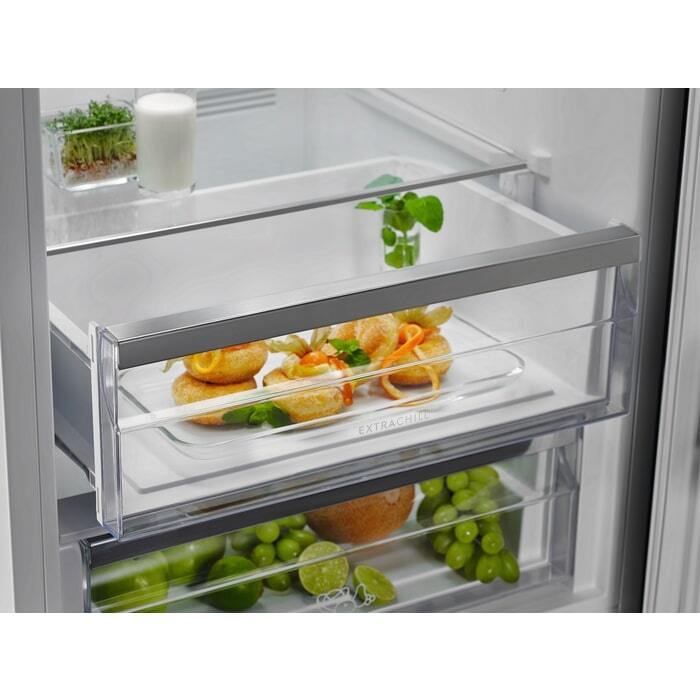 Electrolux frižider LNT7ME32X3