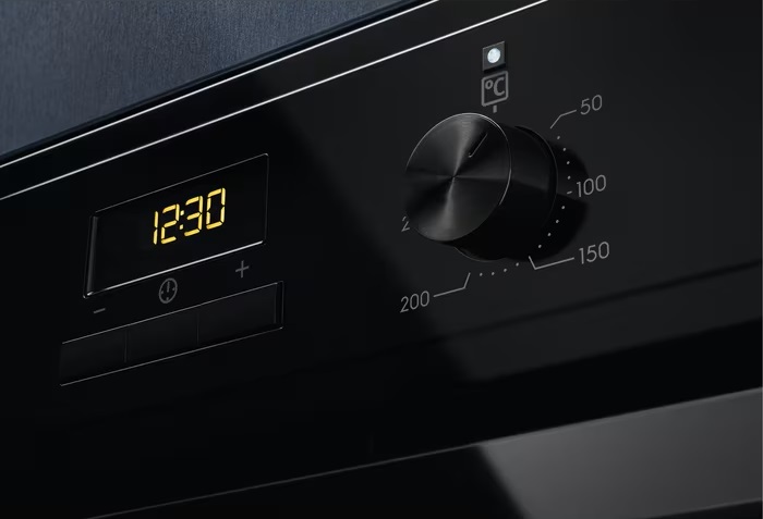 Electrolux pećnica EOF3H50BK