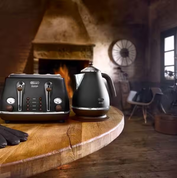DeLonghi kuhalo za vodu KBOV2001.BK Icona Vintage crno 2000 W