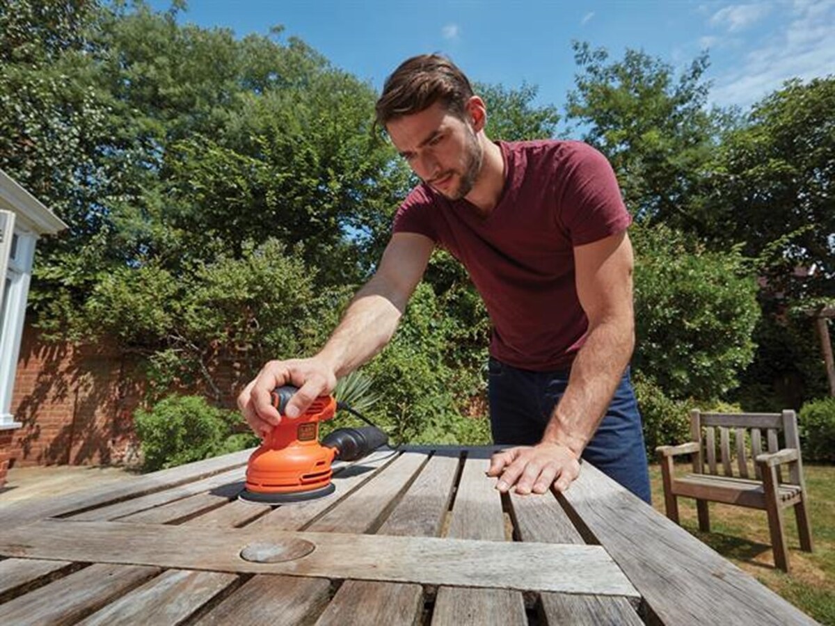 Black & Decker električna rotacijska brusilica BEW210
