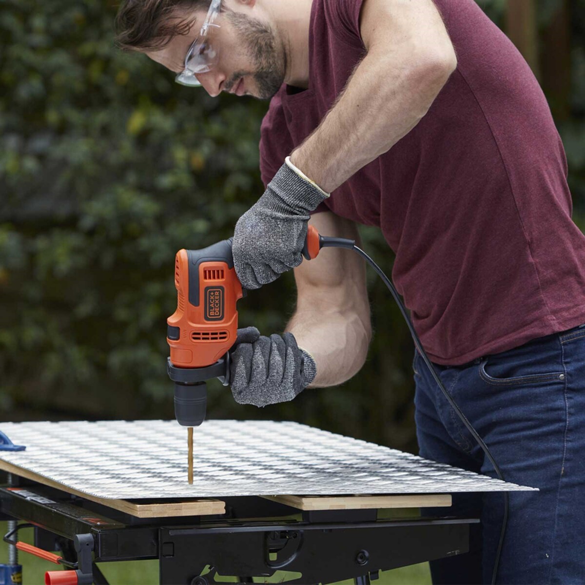 Black & Decker električna u20rna bušilica BEH200