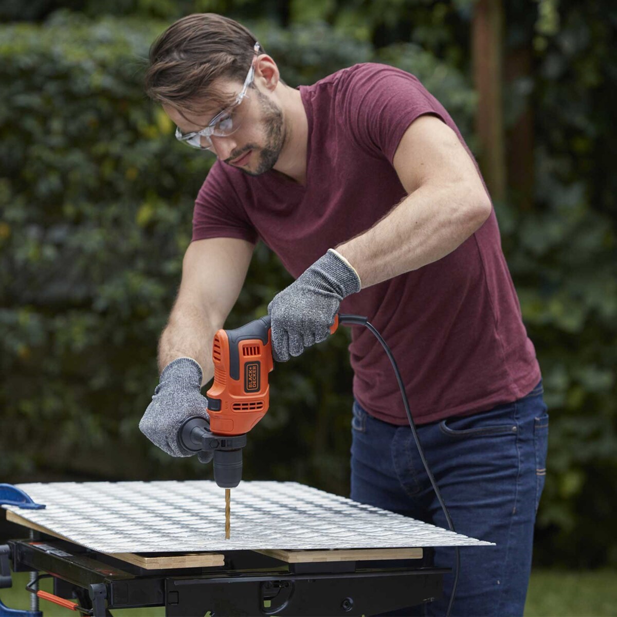 Black & Decker električna u20rna bušilica BEH200