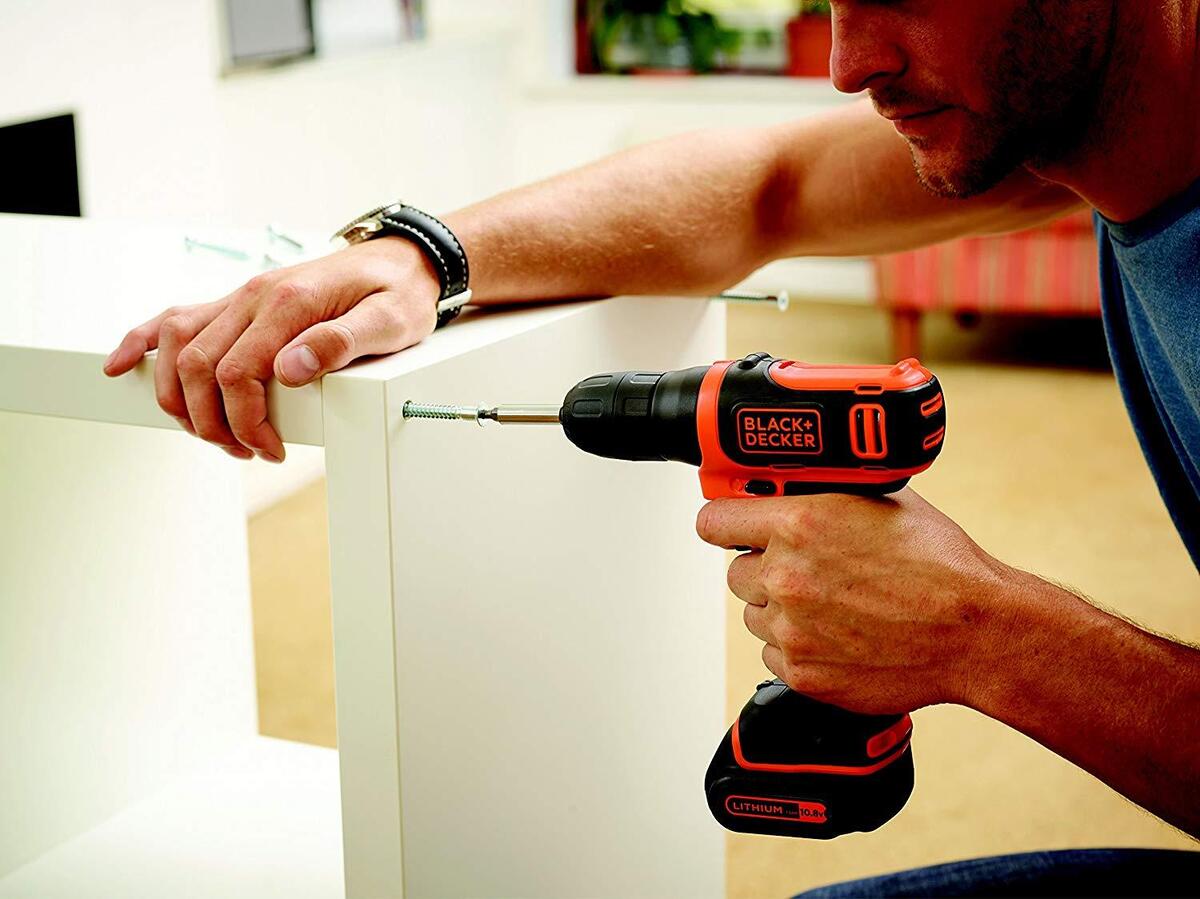 Black & Decker akumulatorska bušilica - odvijač BDCD12
