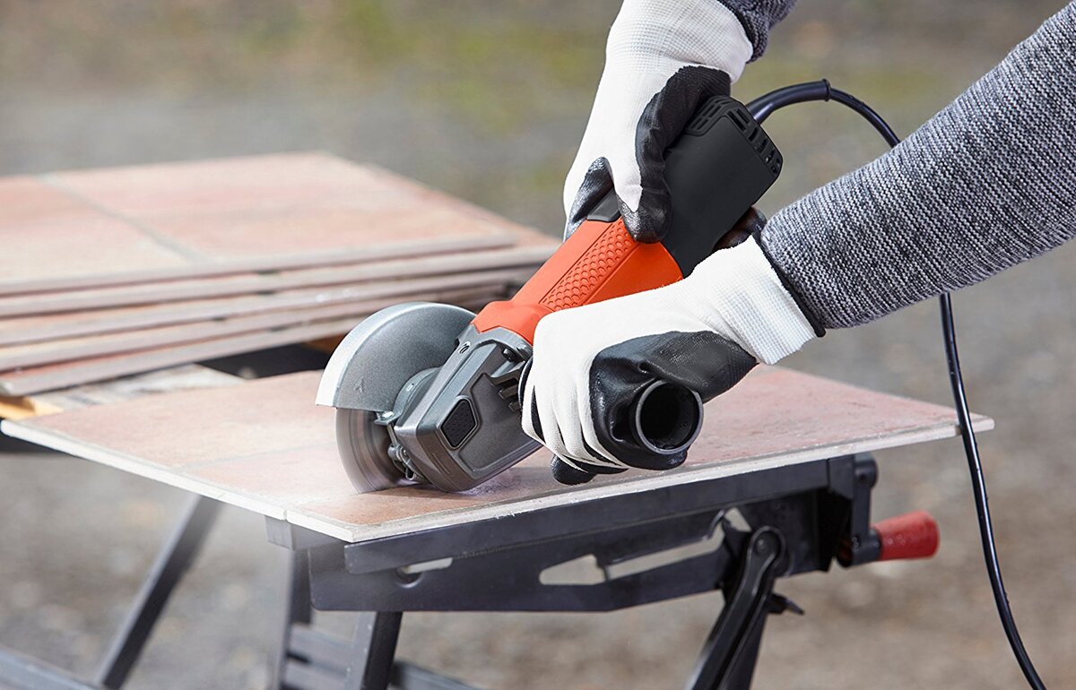 Black & Decker električna kutna brusilica BEG110