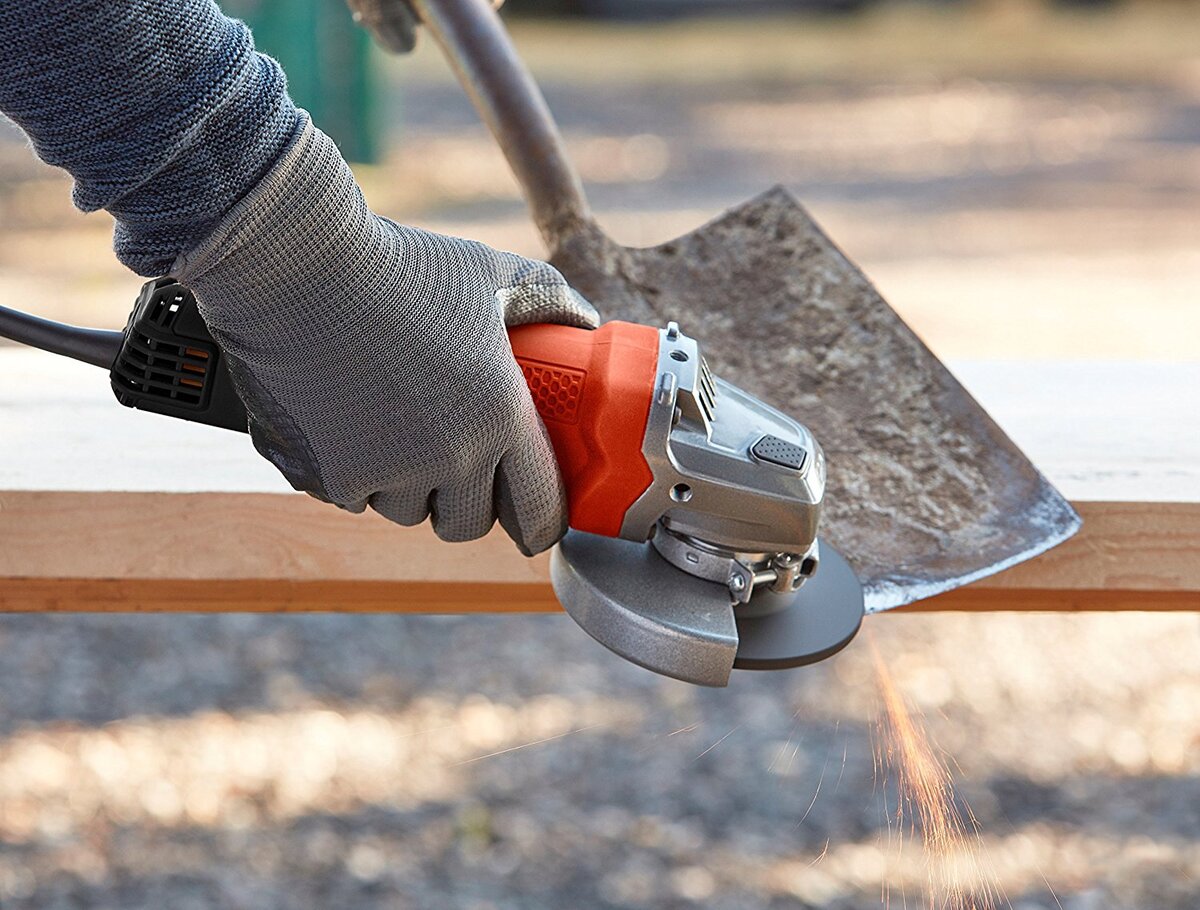 Black & Decker električna kutna brusilica BEG110
