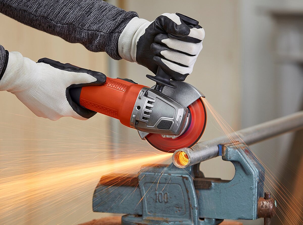 Black & Decker električna kutna brusilica BEG110