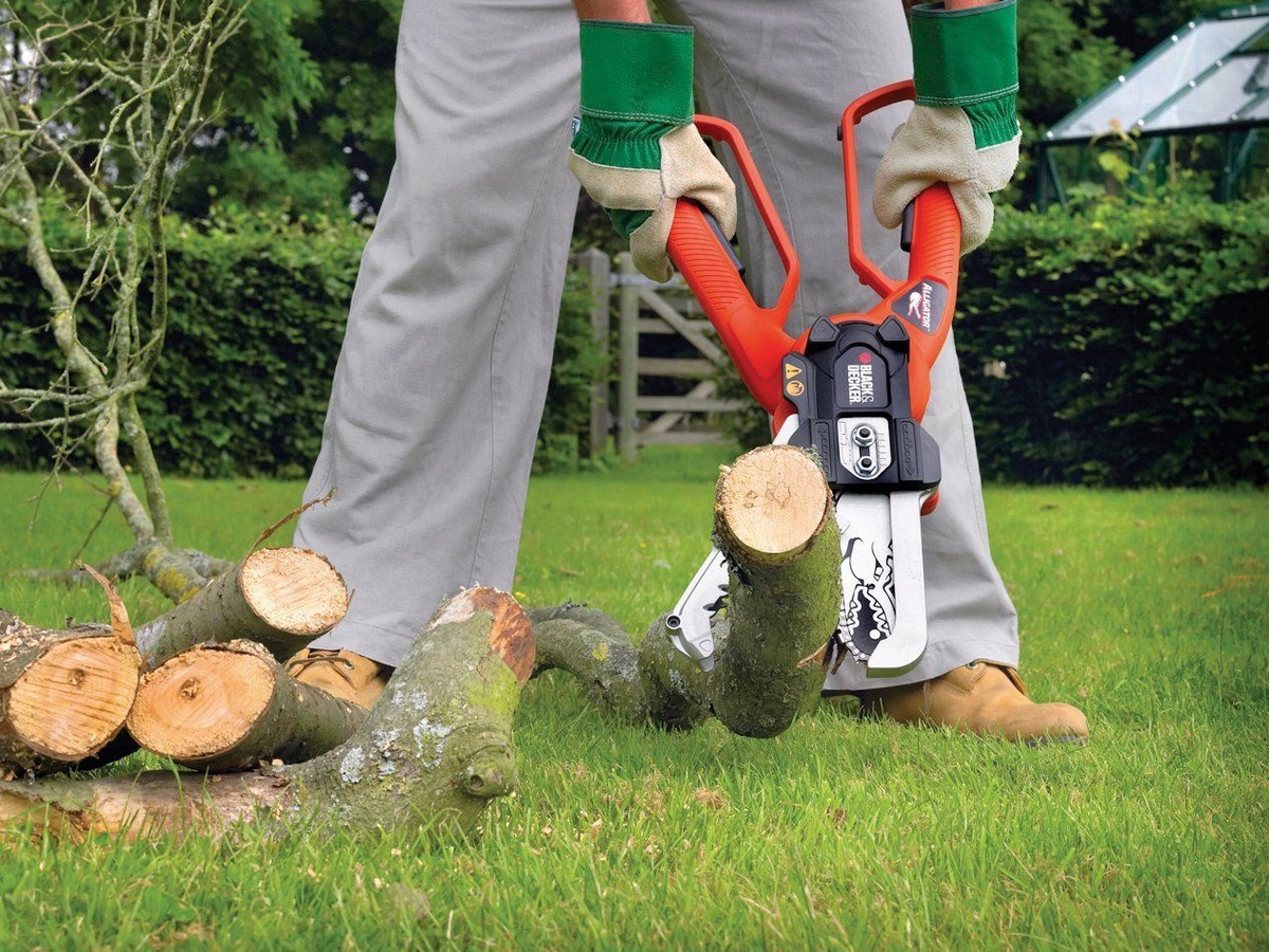 Black & Decker pila aligator za grane 550 W