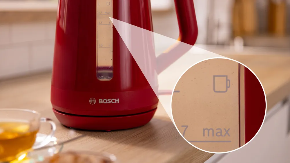 BOSCH kuhalo za vodu TWK1M124 MyMoment 1.7 lit.; 2400 W; Prekriveni grijač; Crvena