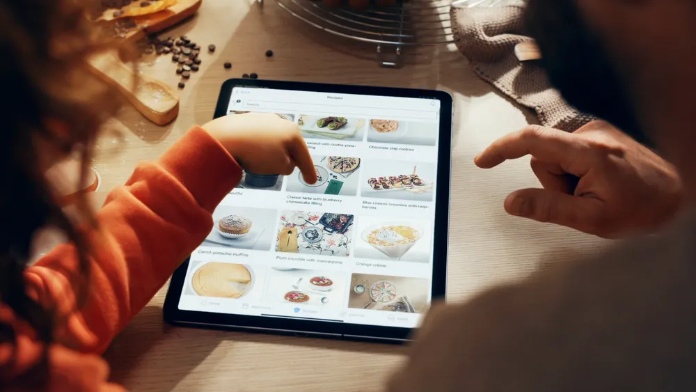 BOSCH kuhinjski robot MUMS6EW22 Serie 6; 1600 W; 5,5 lit.; 7 brzina; Bijela, Brušeni nehrđajući čelik