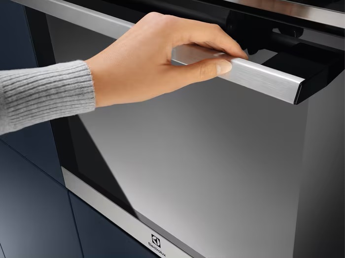 Electrolux pećnica COF6P76BX