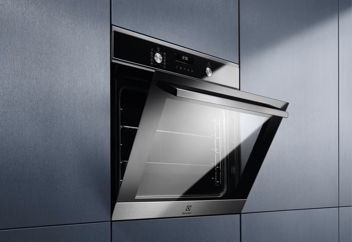Electrolux pećnica COF6P76BX