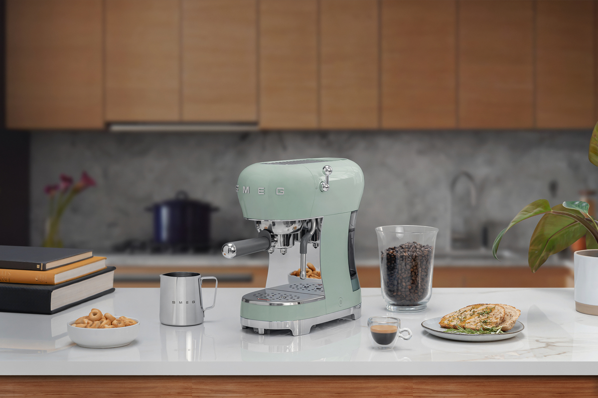 Smeg aparat za espresso kafu ECF02PGEU, pastelno zeleni