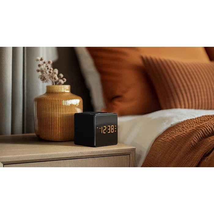 Philips radio sa satom TAR4500; Velik, jasan zaslon; Sustav s dva alarma; FM digitalno podešavanje; Praktični USB-C priključak; boja crna