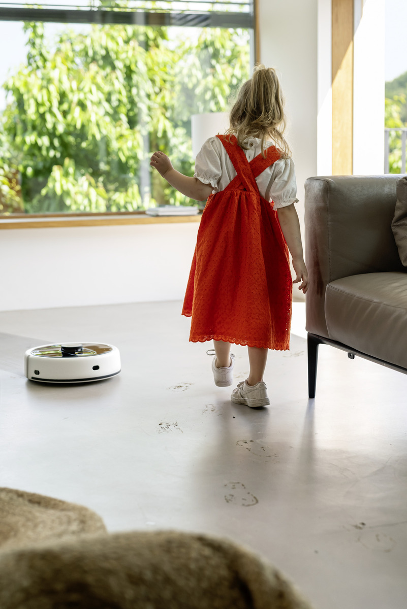 KARCHER robotski usisivač RCF 3 za usisavanje i brisanje podova