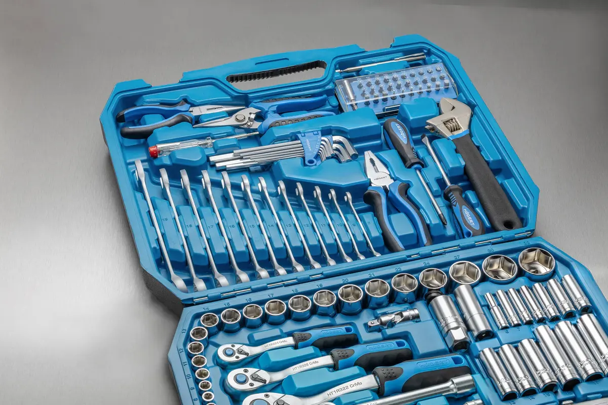 HOEGERT 131-dijelni set alata za domaćinstvo i radionicu 1/4″, 3/8″, 1/2″ HT1R439