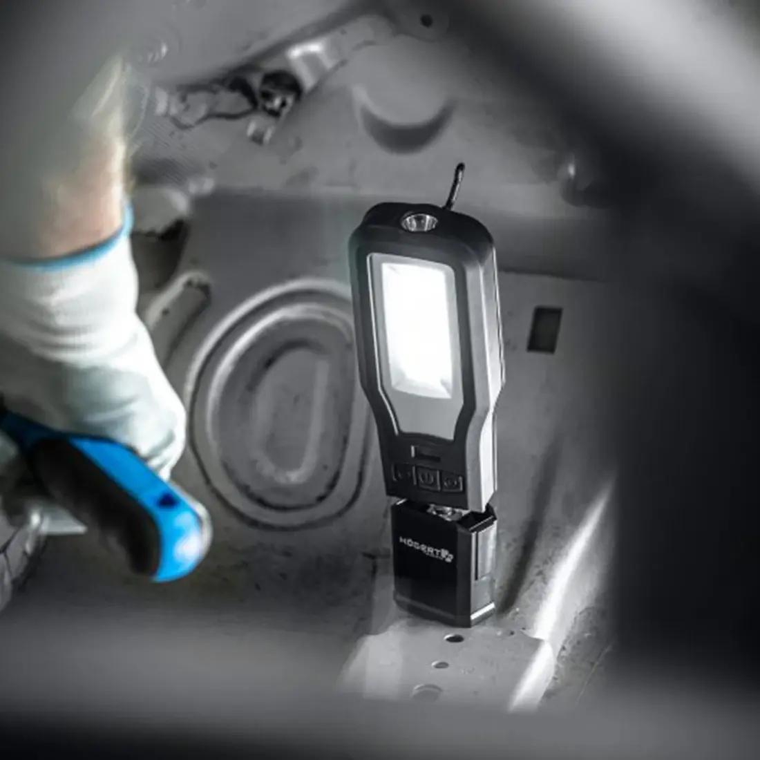 HOEGERT profesionalna radionička led lampa svjetiljka sa bazom HT1E408