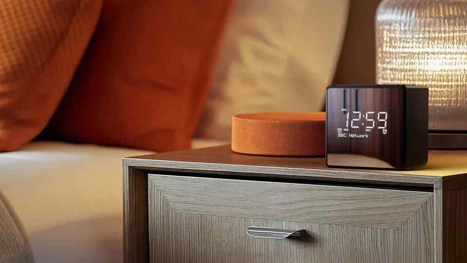 Philips radio sa satom TAR4600/10, LCD zaslon, FM/DAB+, USB-C priključak, dva alarma