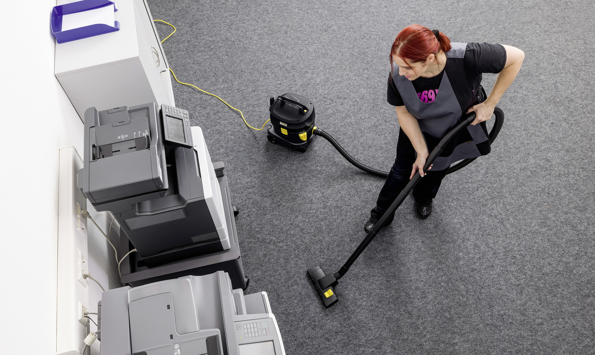 Karcher usisivač za usisavanje suhe prašine T 11/1 Classic HEPA Black Edition