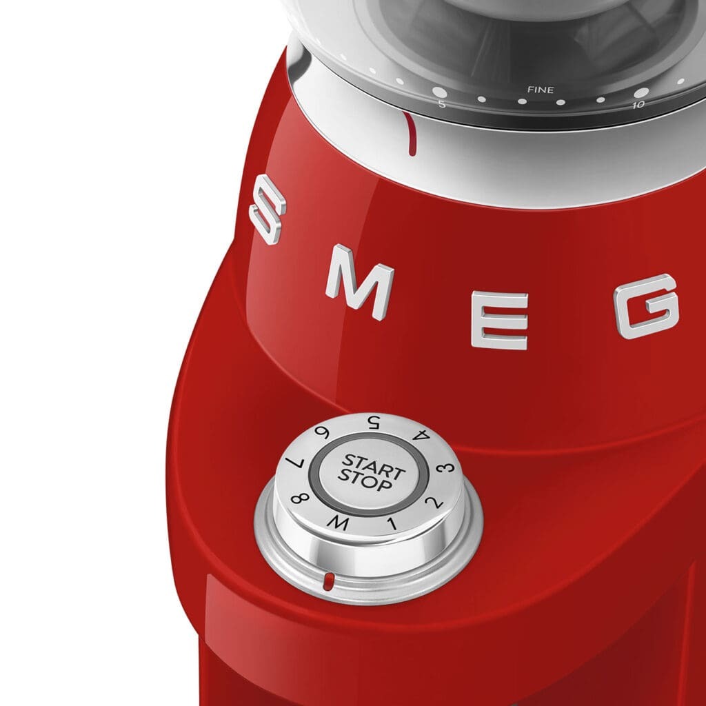 Smeg poluprofesionalni mlin za kafu CGF03RDEU, crveni