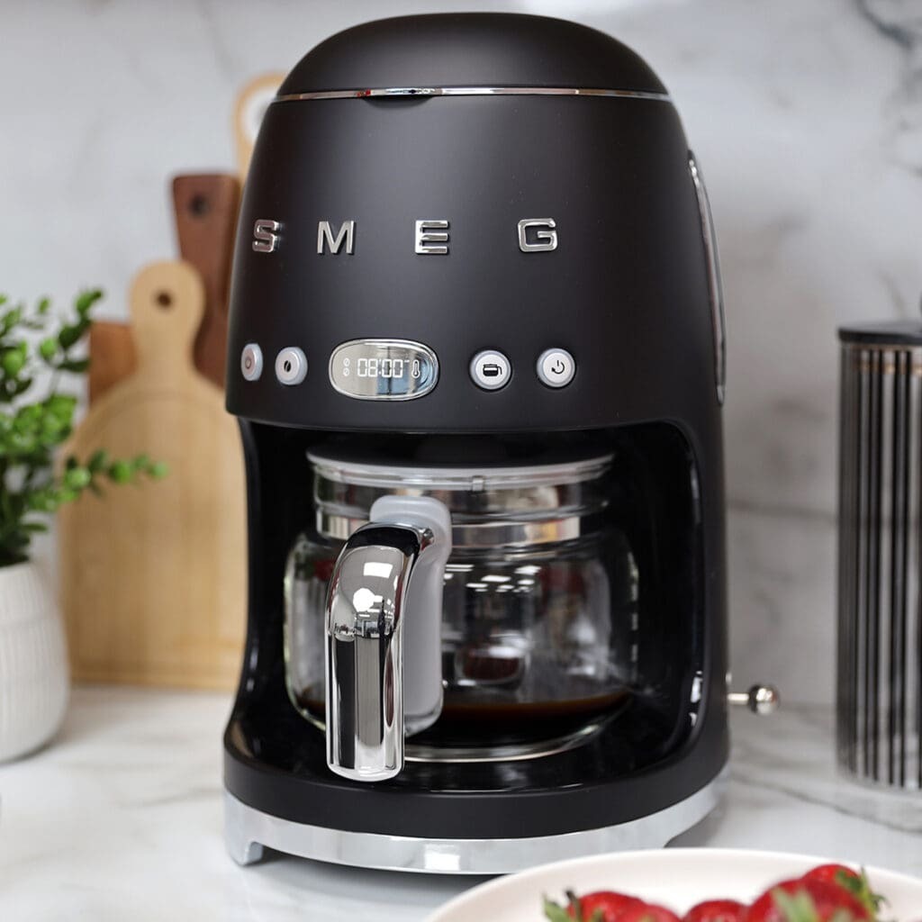 Smeg aparat za filter kafu DCF02BLMEU, crni