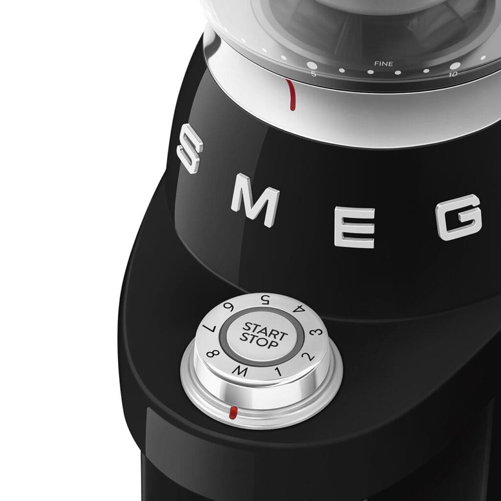 Smeg poluprofesionalni mlin za kafu CGF03BLEU, crni