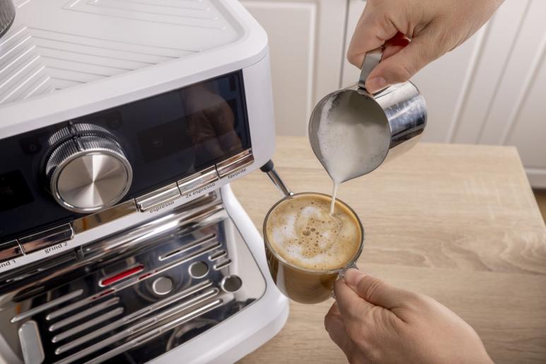 GORENJE aparat za kafu GSACM20W, 1550 W, 2.5 L, posuda za mlijeko 350 ml