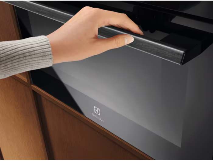 Electrolux pećnica sa mikrovalnom LVL8E09Z