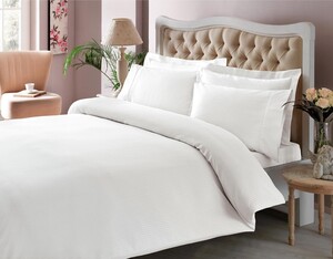 Tac posteljina Basic navlaka za jorgan 200 x 220 cm, plahta 230 x 260 cm, 2 jastučnice 50 x 70 cm / saten, bijela