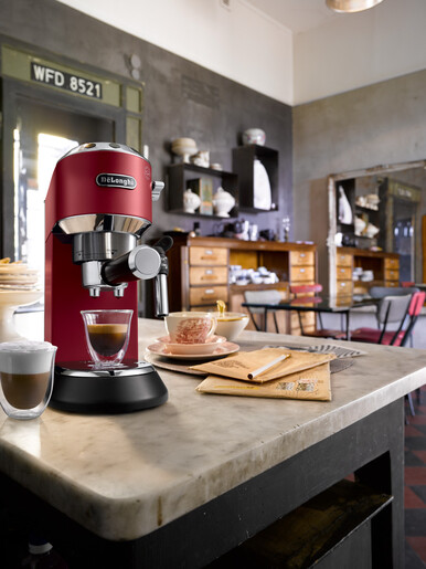 DeLonghi aparat za kafu Dedica Red EC685.R