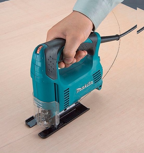 Makita ubodna pila 4327 (450W, elektronika)