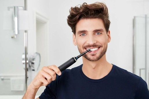 Oral-B četkica za zube Genius X Special Edition Black