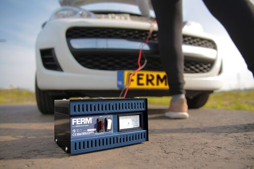 Ferm punjač akumulatora BCM1021