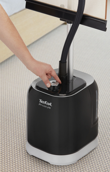 TEFAL vertikalna pegla na paru IT3440