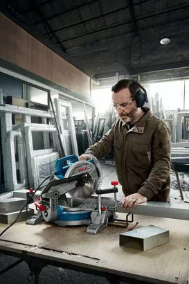Bosch Professional preklopna pila GCM 216