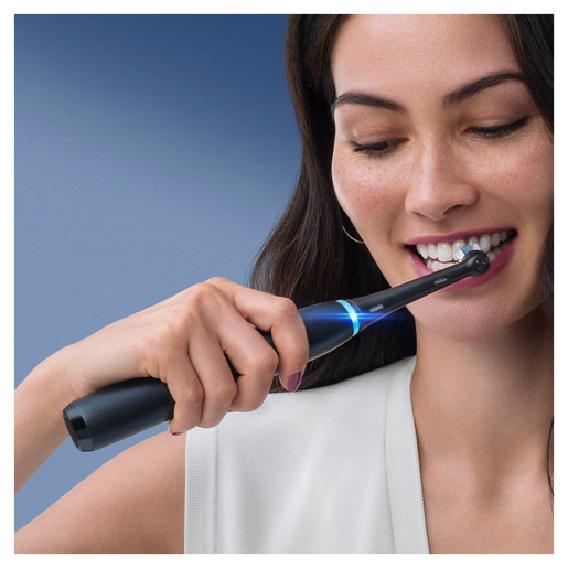 Oral-B četkica za zube iO Series 8 Black Onyx