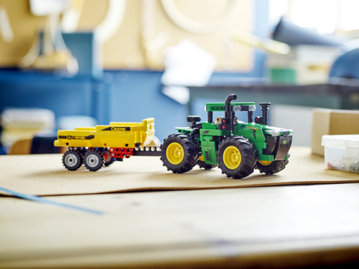 LEGO Technic John Deere 9620R 4WD Tractor 42136