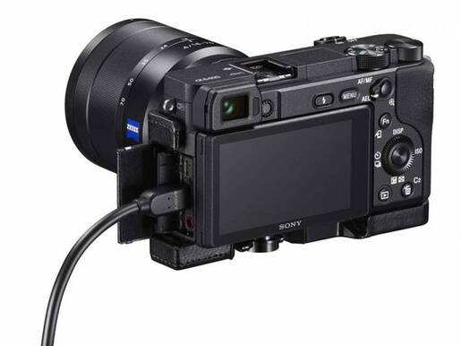 SONY Alpha a6400 + Objektiv sa motorizovanim zumiranjem od 16 - 50 mm