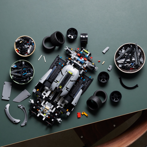 LEGO 42156 LEGO Technic Peugeot 9X8 24H Le Mans Hybrid Hypercar