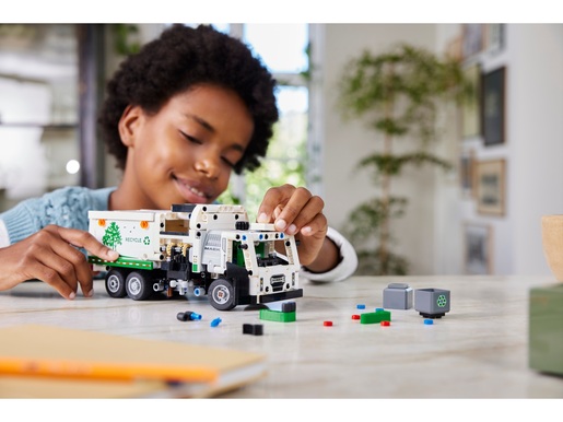 LEGO Technic Mack LR Electric Kamion za odvoz smeća 42167