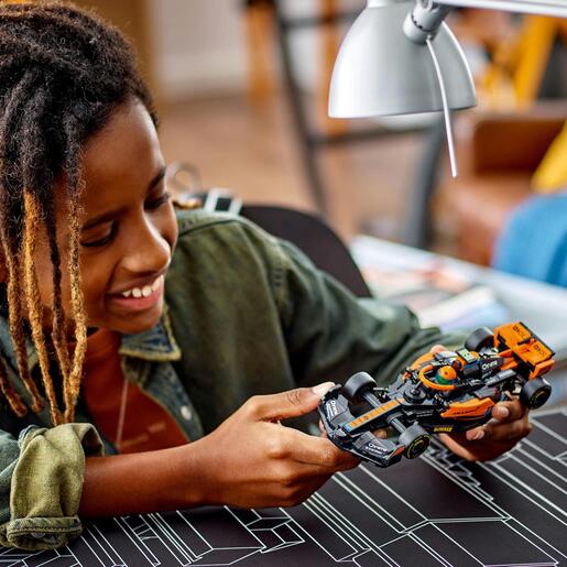 LEGO Trkaći automobil McLaren za Formulu 1 iz 2023. 76919