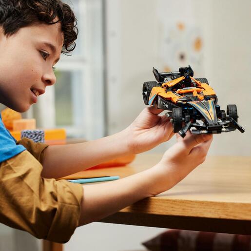 LEGO Trkaći automobil NEOM McLaren Formula E 42169