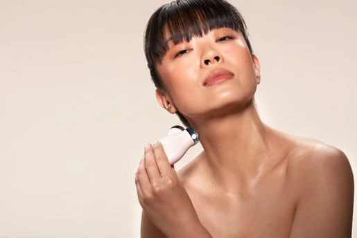 NuFACE Mini+ Starter Kit - Mikrostrujni uređaj za njegu lica Sandy Rose