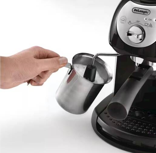 DeLonghi aparat za espresso kafu EC201CD.B