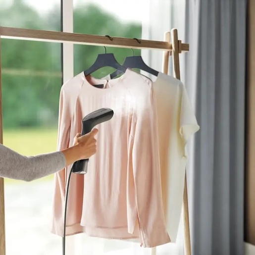 ELECTROLUX aparat za vertikalno peglanje E6HS1-2EG Refine 600, 1200 W