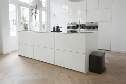 Brabantia Bo Pedal kanta za smeće na pedalu 36l, mat crna 121463