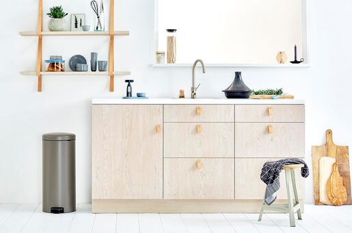 Brabantia Newicon Pedal kanta za smeće 30l, platina 114441