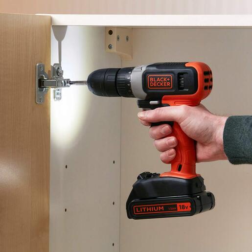 Black & Decker akumulatorska bušilica BCD001C1