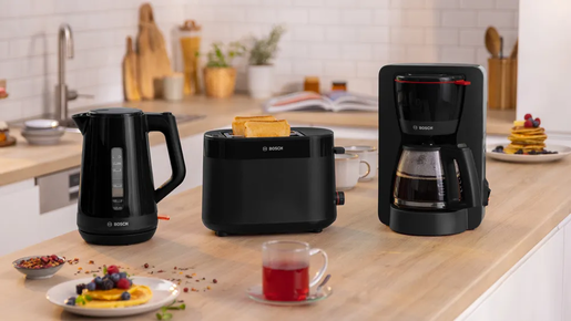 BOSCH kuhalo za vodu TWK1M123 MyMoment 1.7 lit.; 2400 W; Prekriveni grijač; Crna